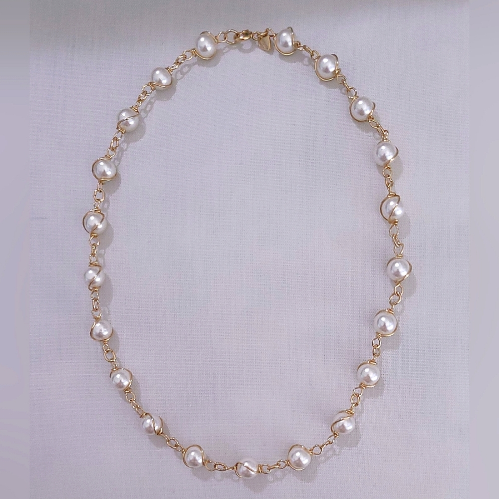 Sarah Coventry "Pearl Swirl" Choker Necklace c1968. 16" long